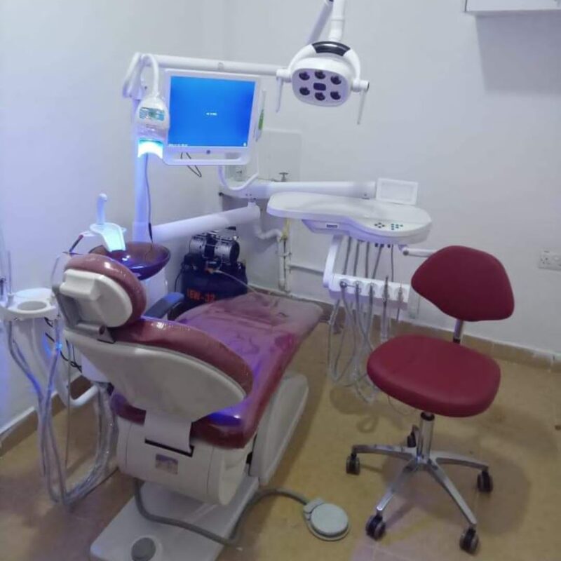Adjustability- Dental chairs can have adjustable positions for patient comfort and dentist convenience.  Ergonomic design- An ergonomic design can reduce strain and fatigue for both the patient and the dentist.  Foot control- Foot control can be used to operate instruments, move the chair, and turn the operating light on and off.  Cushioning-Proper cushioning can improve patient comfort. Some dental chairs are designed to contour to the patient's body.  Integrated delivery unit- An integrated delivery unit can provide easy access to instruments.  Bright operating light-A bright operating light can provide optimal visibility.  Touchscreen display- A touchscreen display can provide dentists with comprehensive control over the chair's settings.  Wireless connectivity- Wireless connectivity can allow dental professionals to transfer data and images to other devices.  Voice-activated controls- Voice-activated controls can allow dentists to command chair movements. 