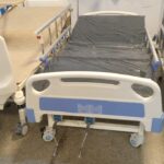 2 cranks manual hospital BED for sale