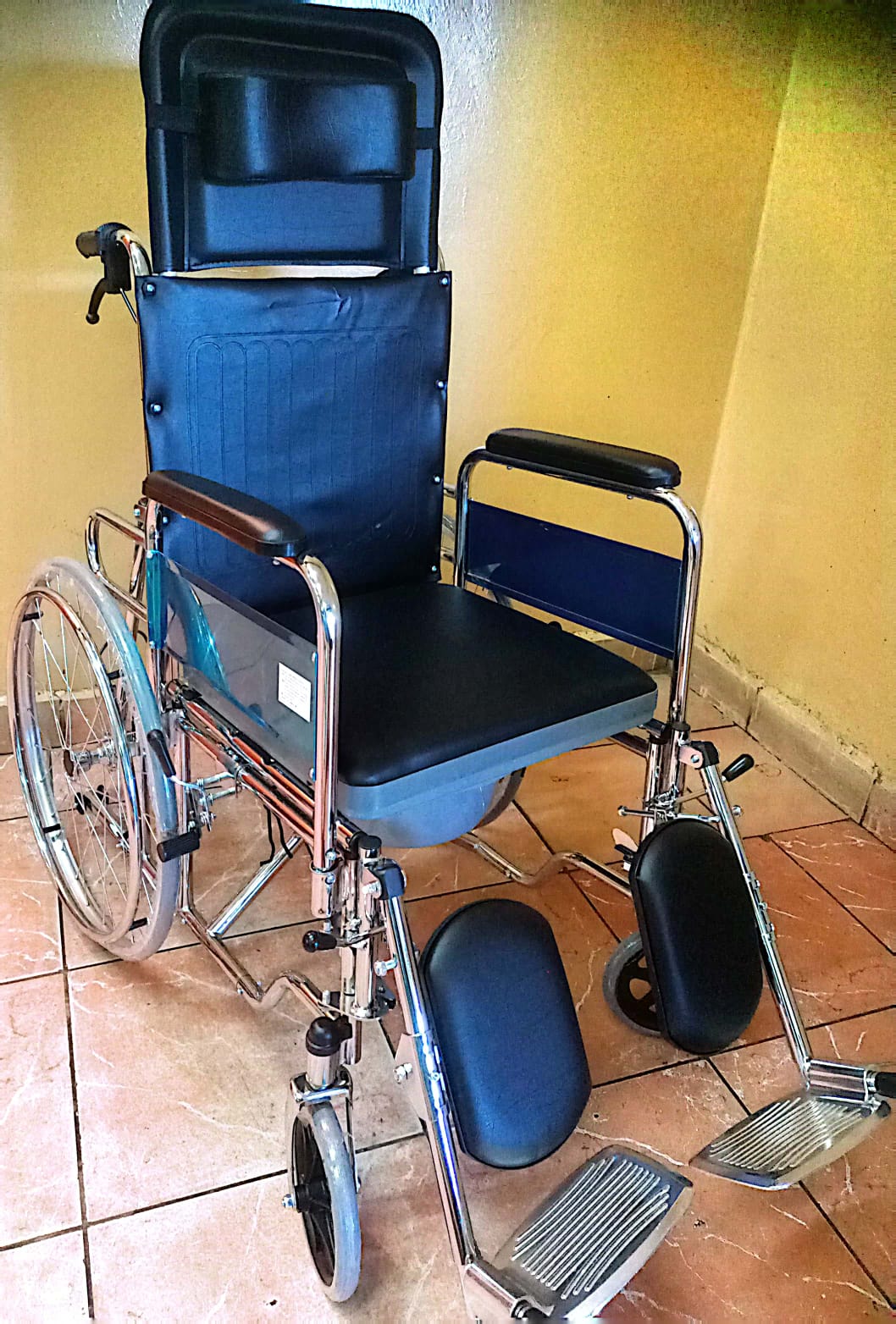 Reclining wheelchair with commode